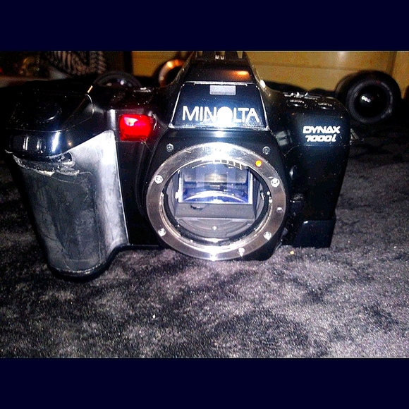 2 MINOLTA PRO CAMERAS incl. Many excessories